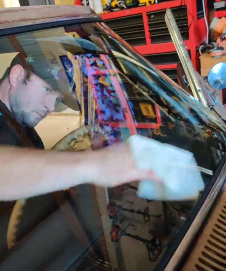 clean window 768x922