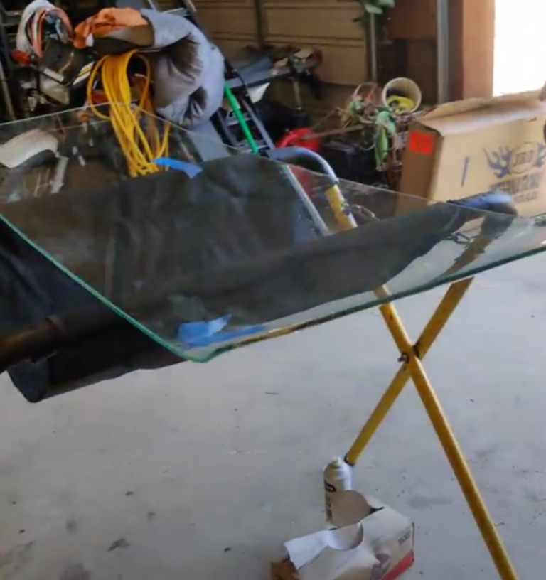 windhsield stand 768x816